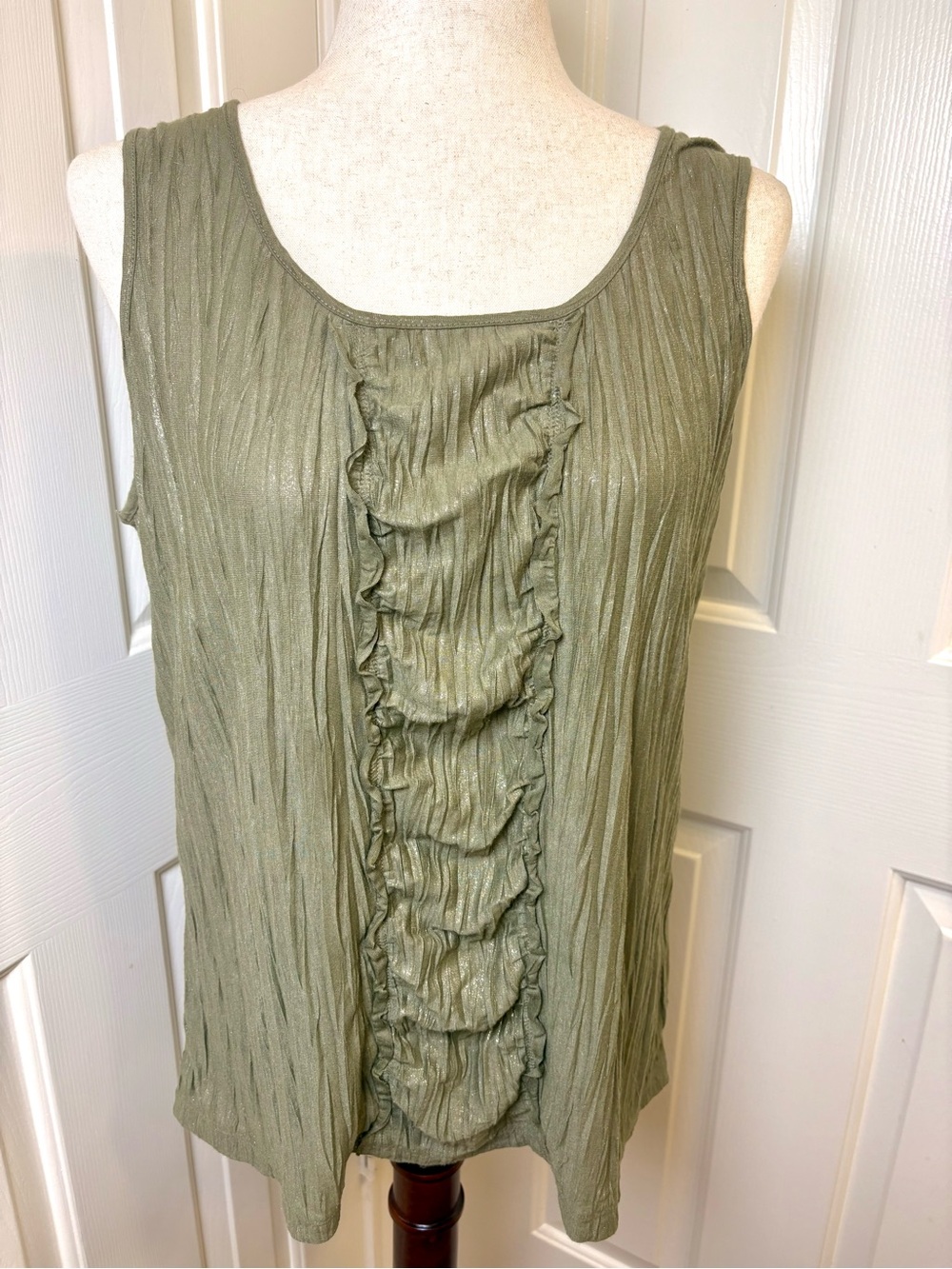 Chico’s Moonbean Crinkle Tank Top Metallic Sheen Olive Green Size 2 (Large)